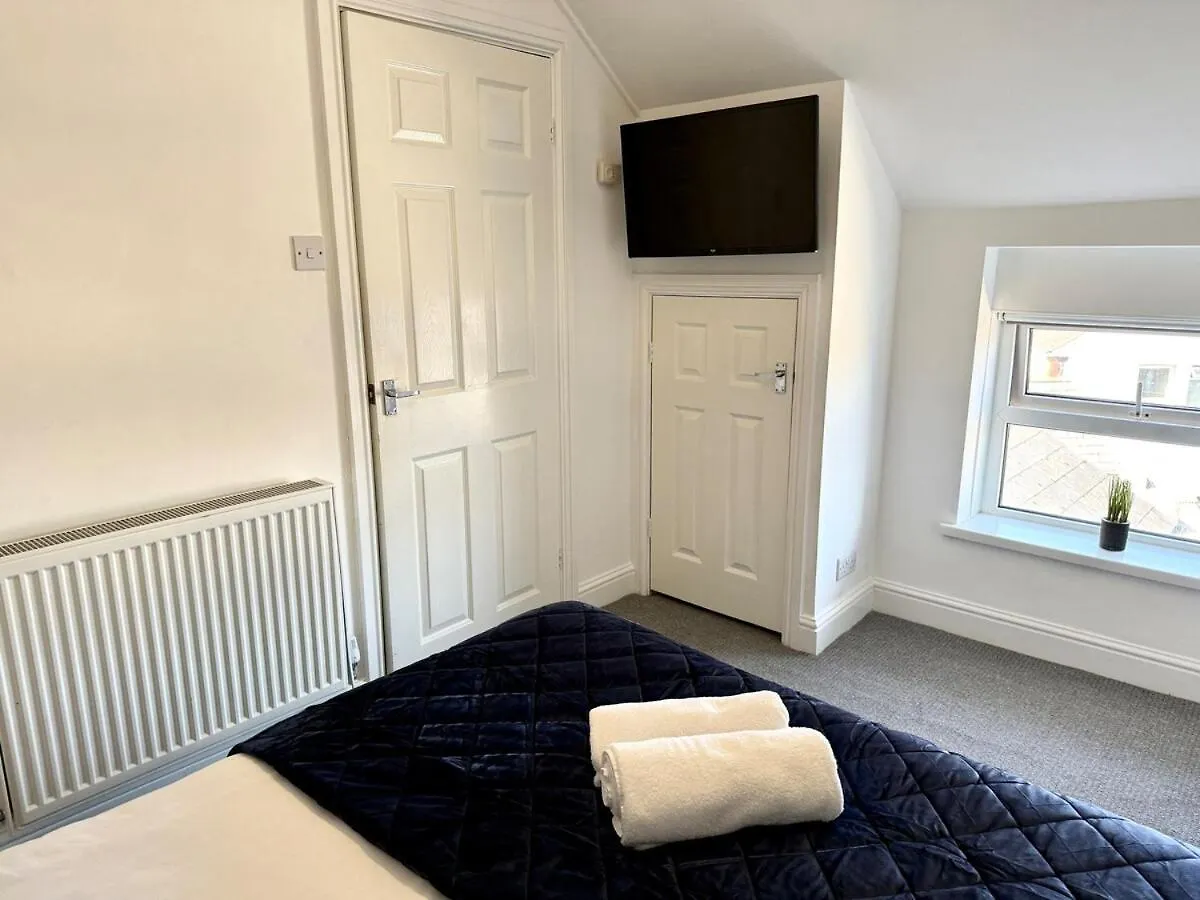 City Centre Embankment View Apartment Sleeps 3 Cardiff