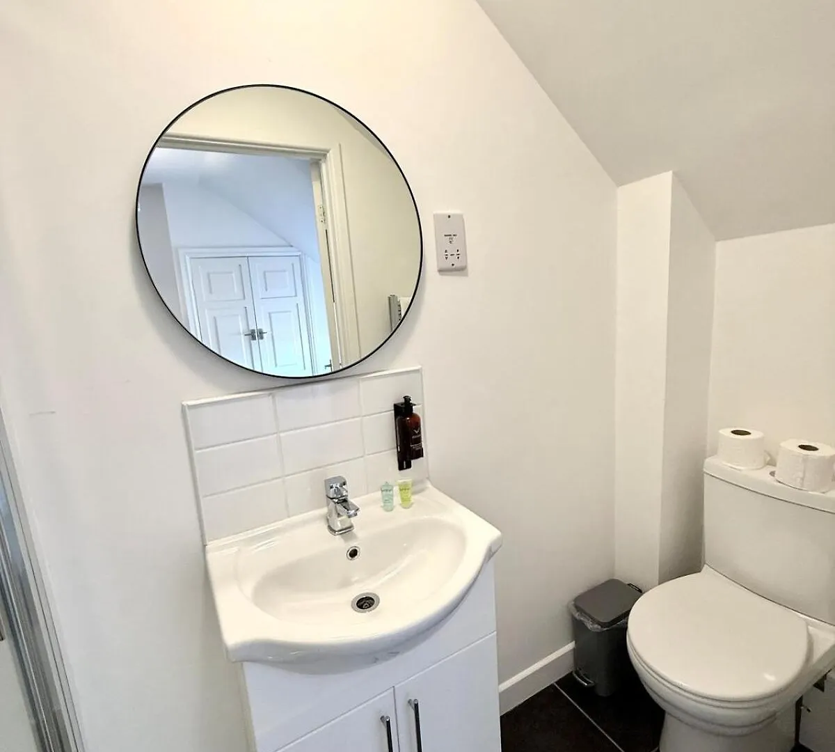 City Centre Embankment View Apartment Sleeps 3 Cardiff 0*,  Reino Unido